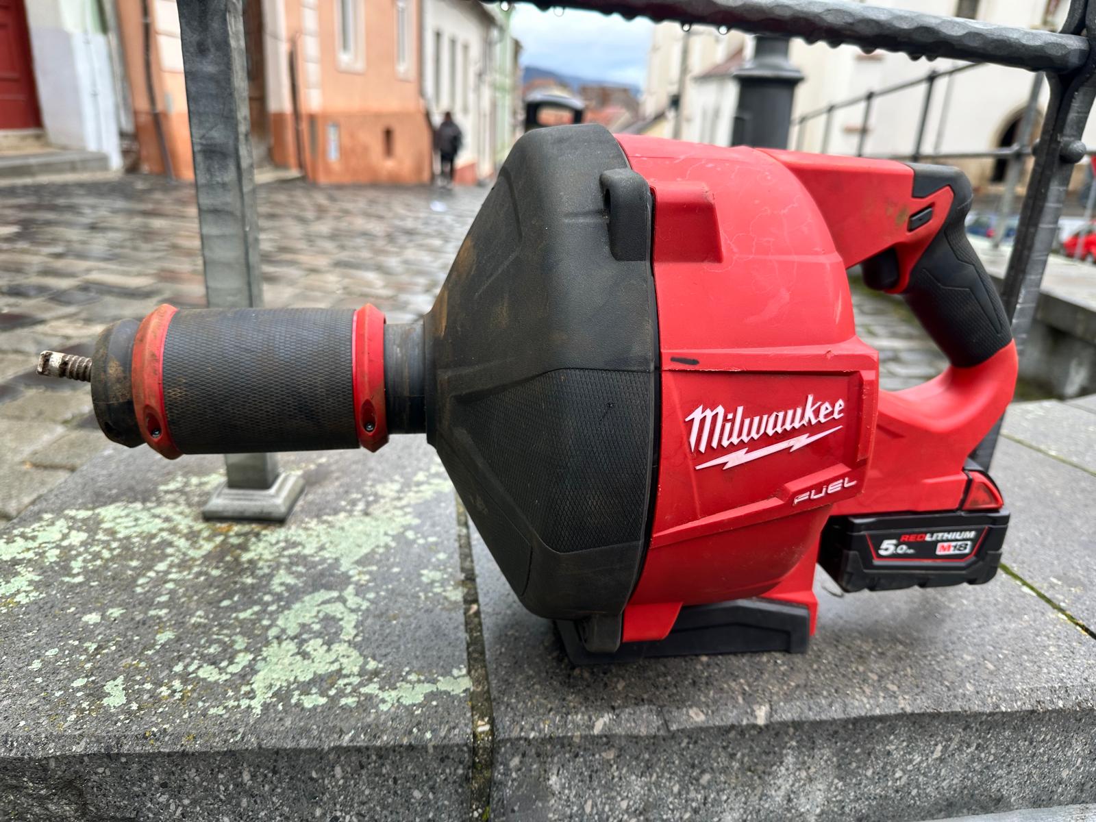 Intervenție desfundare canalizare